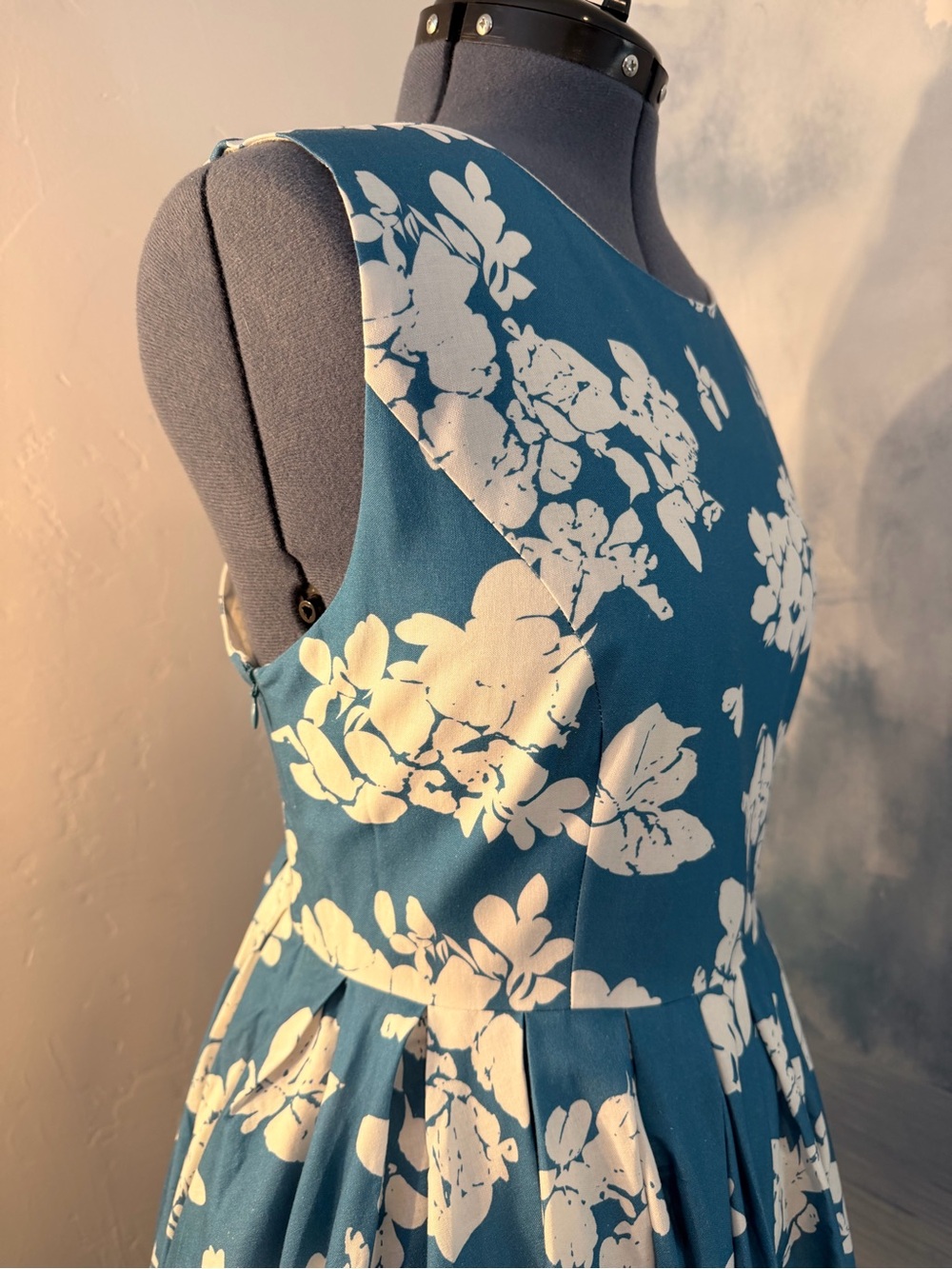 Sleeveless Teal Floral Midi Dress with Full Skirt Linen and Cotton Material 185 - Picture 4 of 16